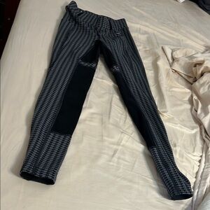 Stylish Black and Gray Houndstooth Leggings